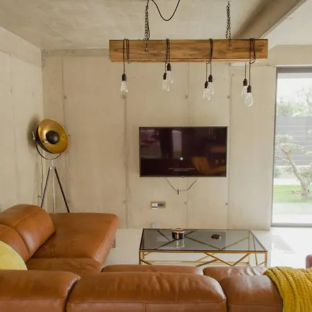 빌라 Luxury Krk I With Heated Pool, Sauna And Jacuzzi 바슈카